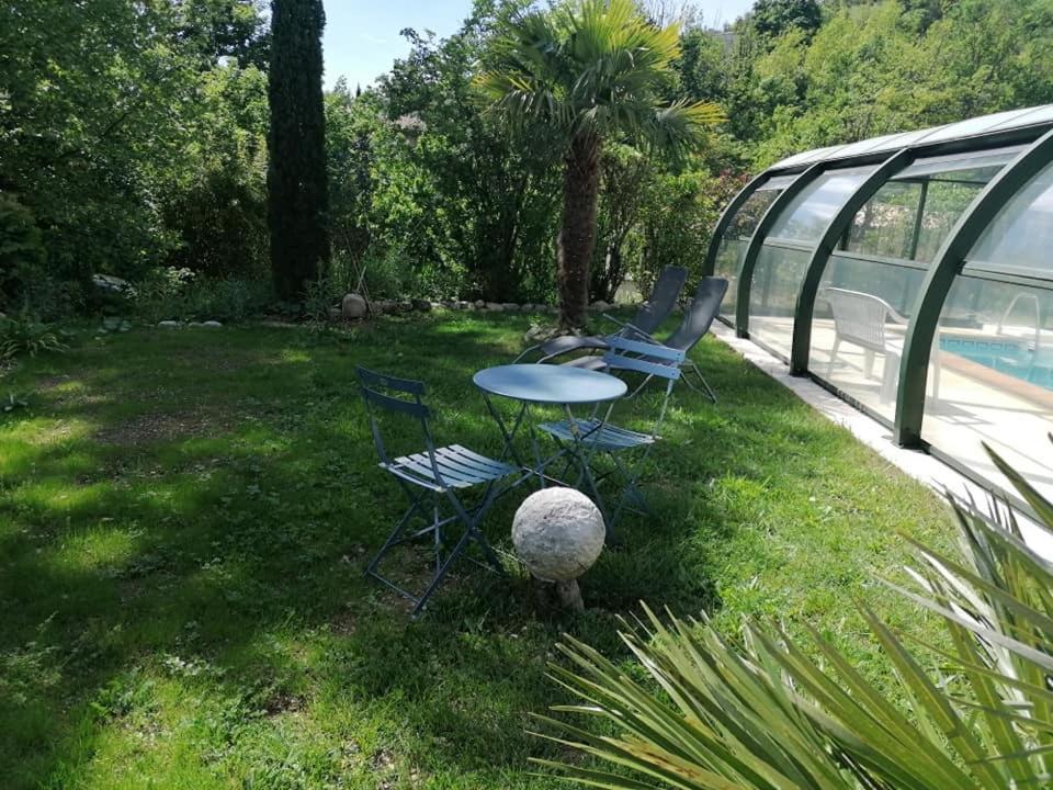 Chambre Avec Jacuzzi Privatif "Le Pecher" Saillans  Exterior foto